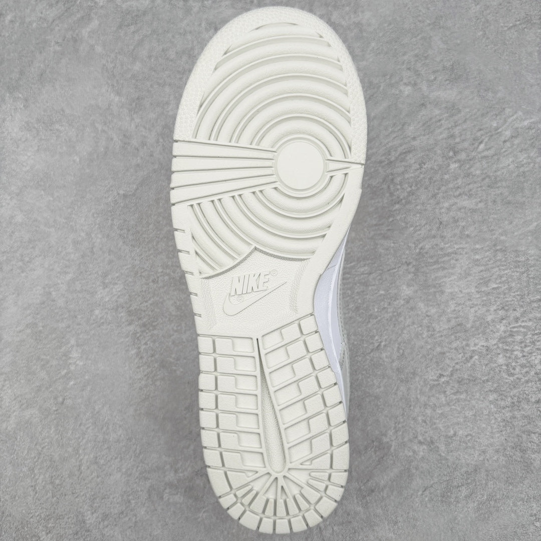 Dunk Low “Photon Dust”