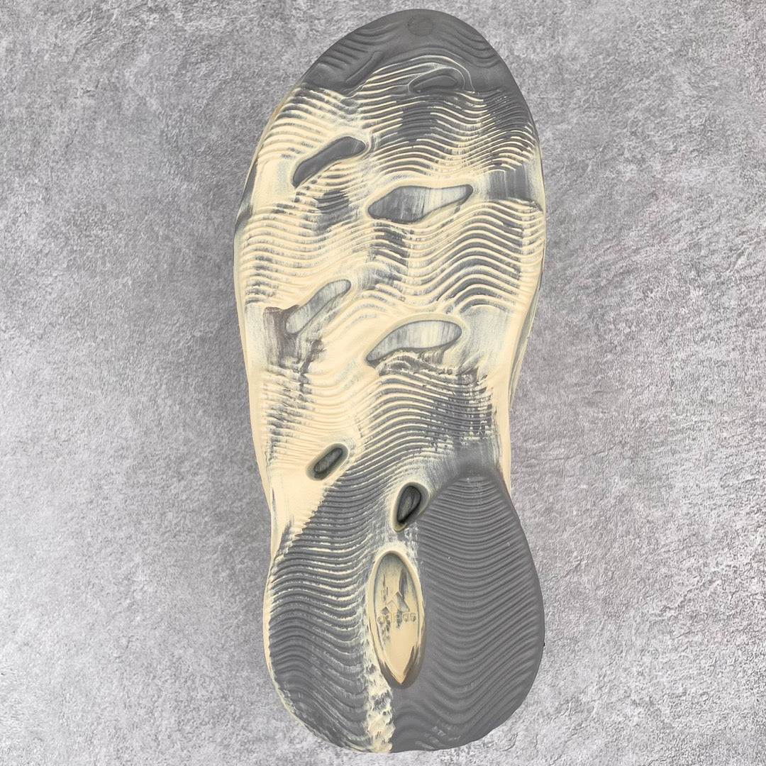 Foam Runner “Moon Grey”
