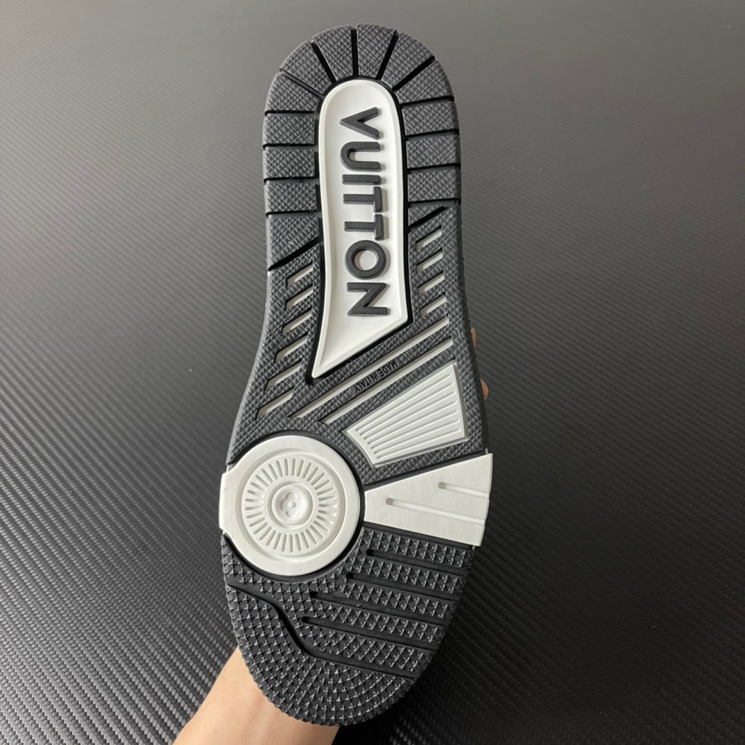 Louis Vuitton Trainer “Black White”