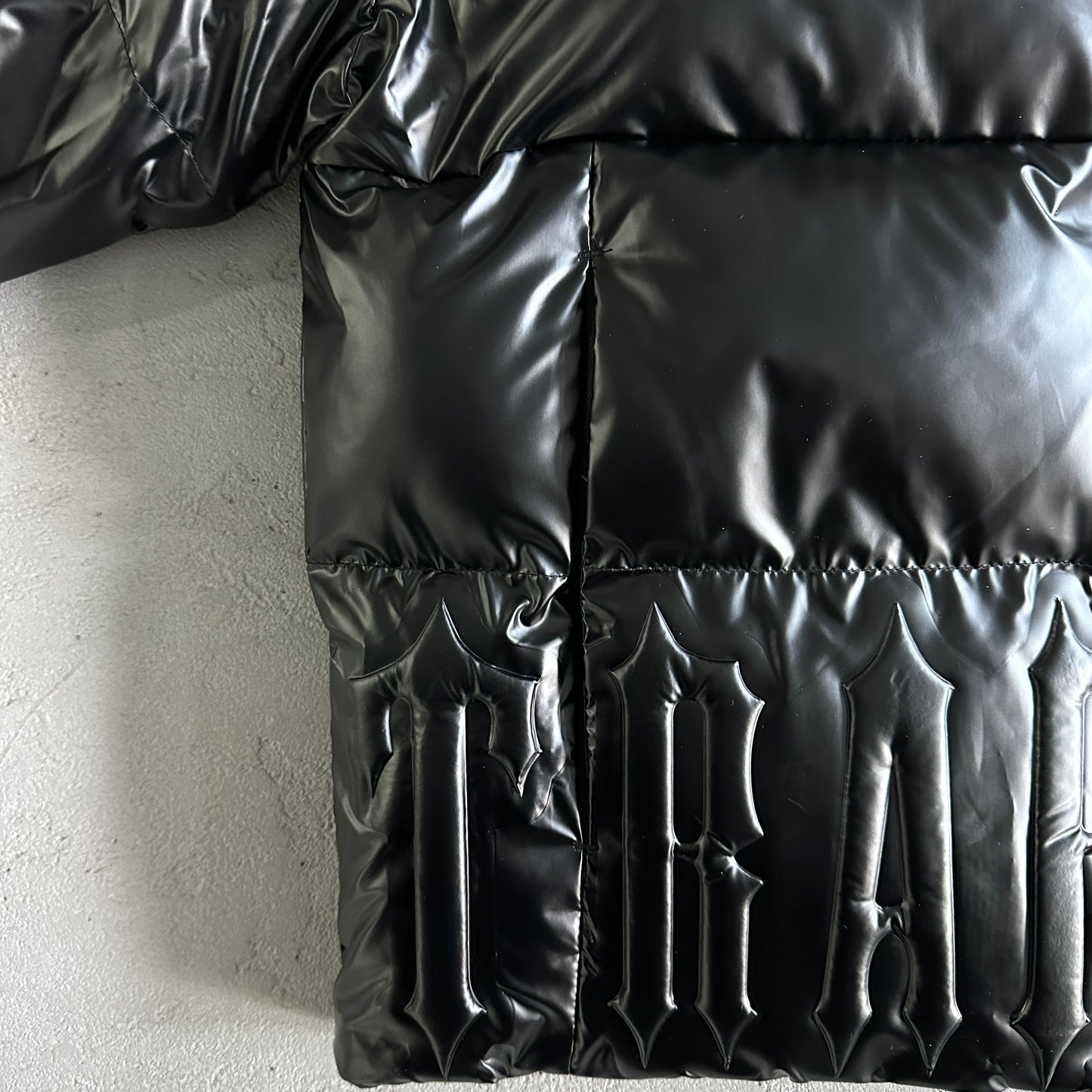 Trapstar Embossed Puffer Jacket “Black”