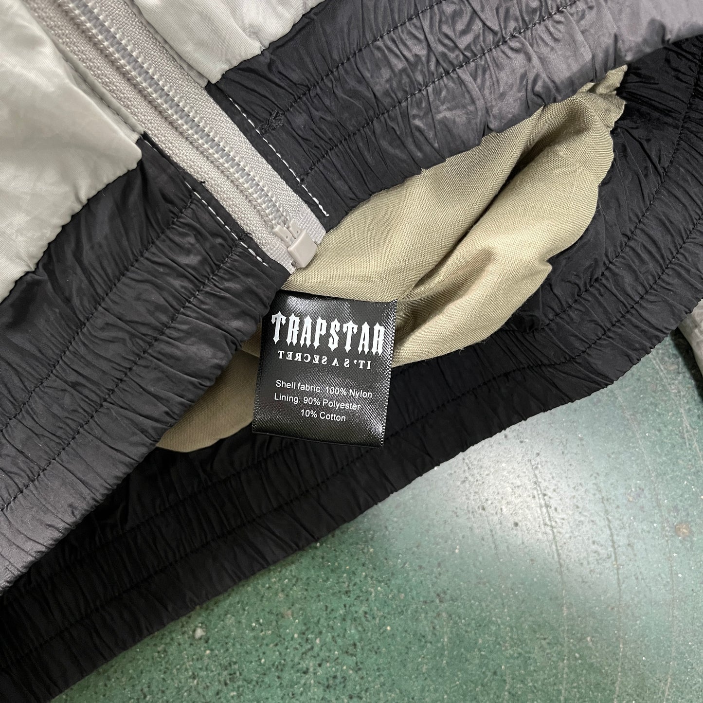 Conjunto Trapstar Shellsuit “Black White”