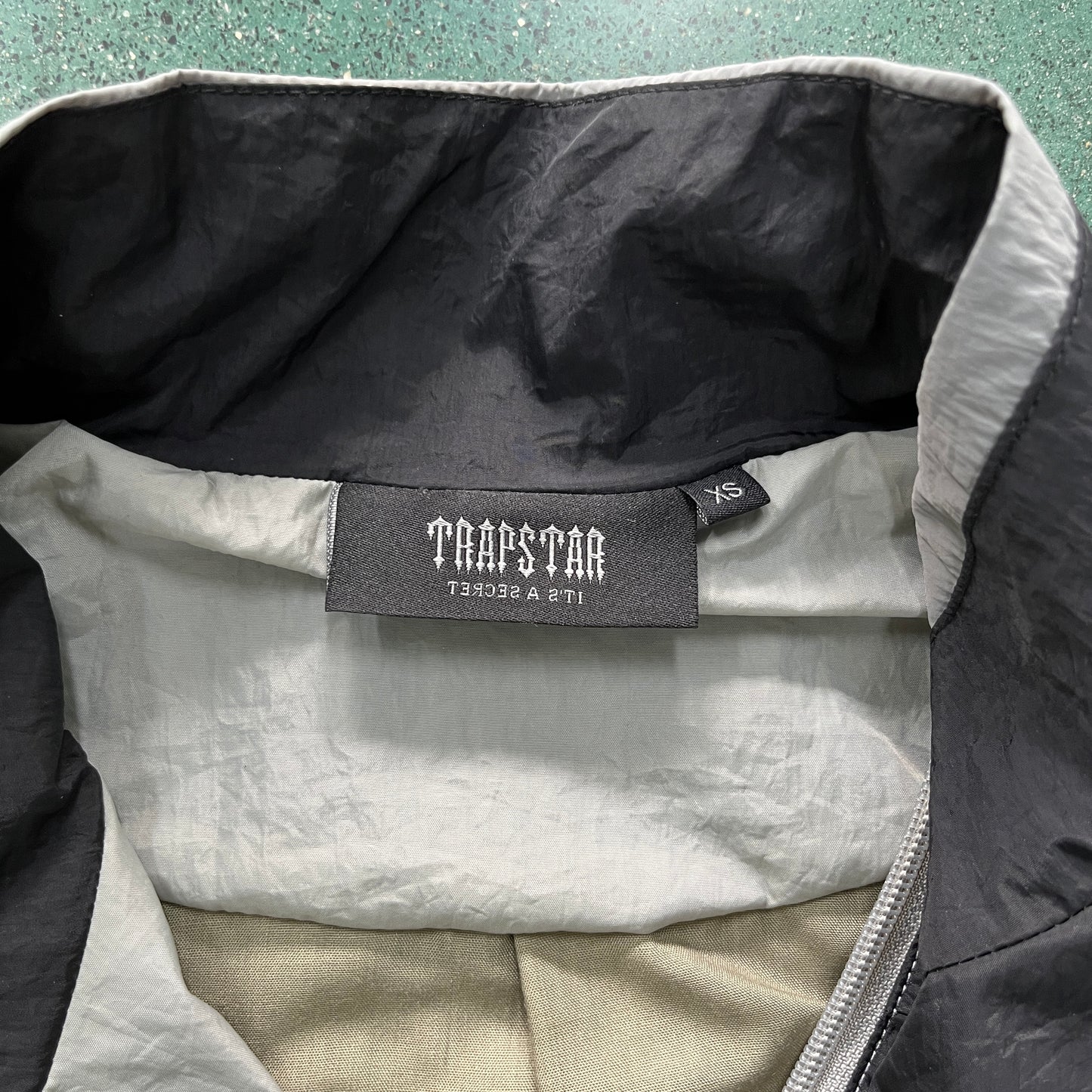 Conjunto Trapstar Shellsuit “Black White”