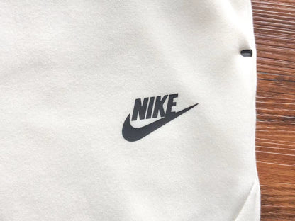 Nike Tech Fleece “White”
