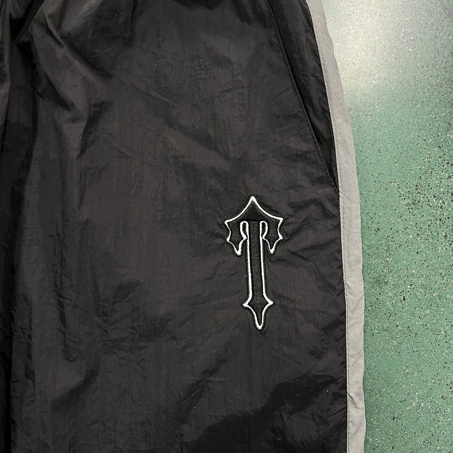 Conjunto Trapstar Shellsuit “Black White”