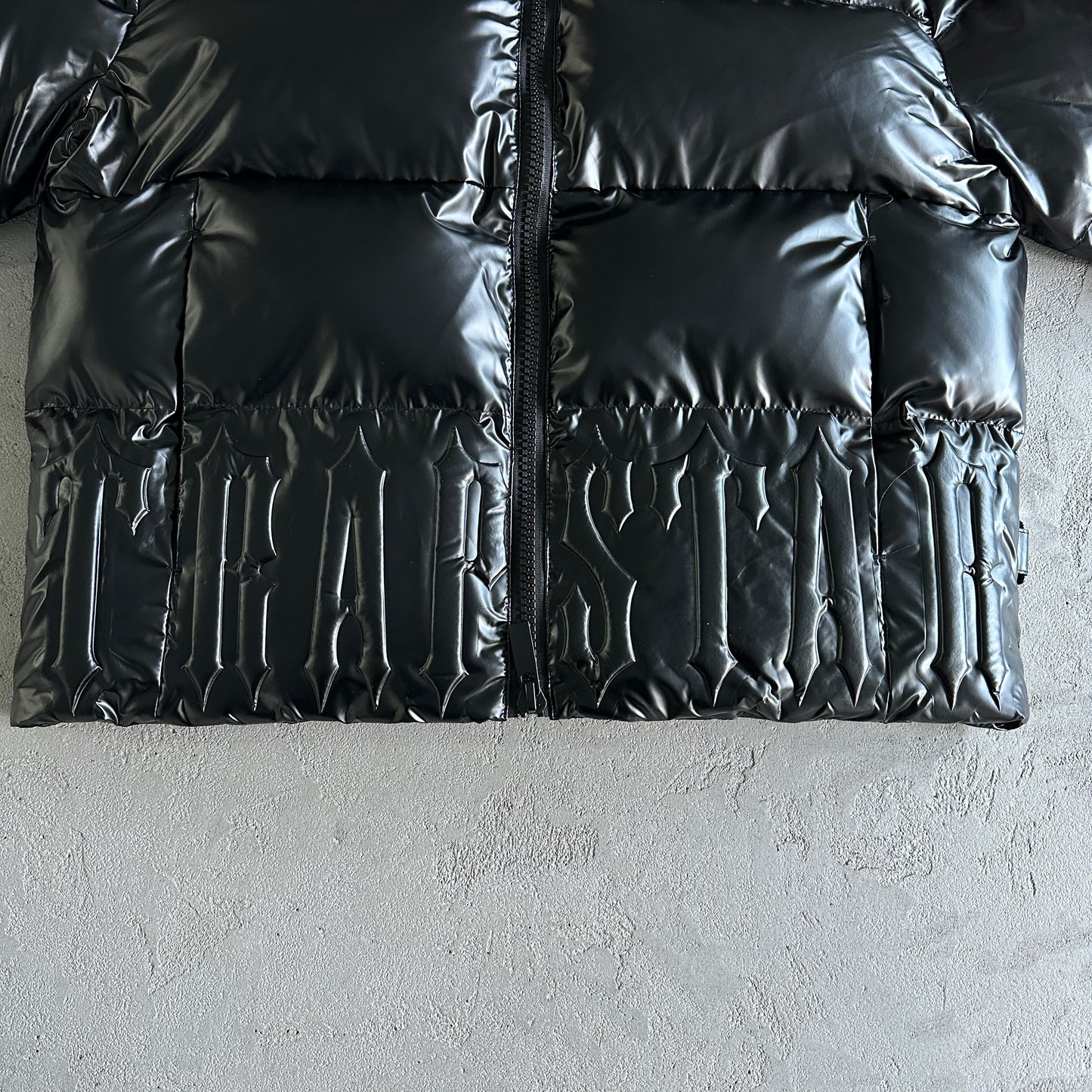 Trapstar Embossed Puffer Jacket “Black”