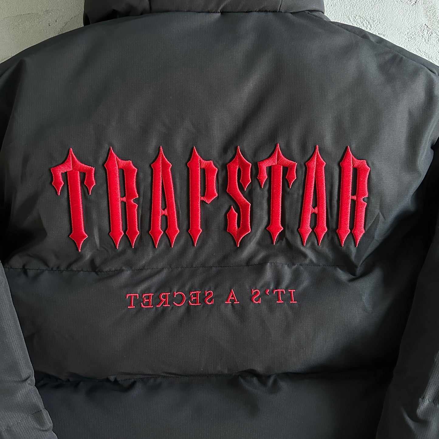Trapstar Puffer Jacket “Black Red”
