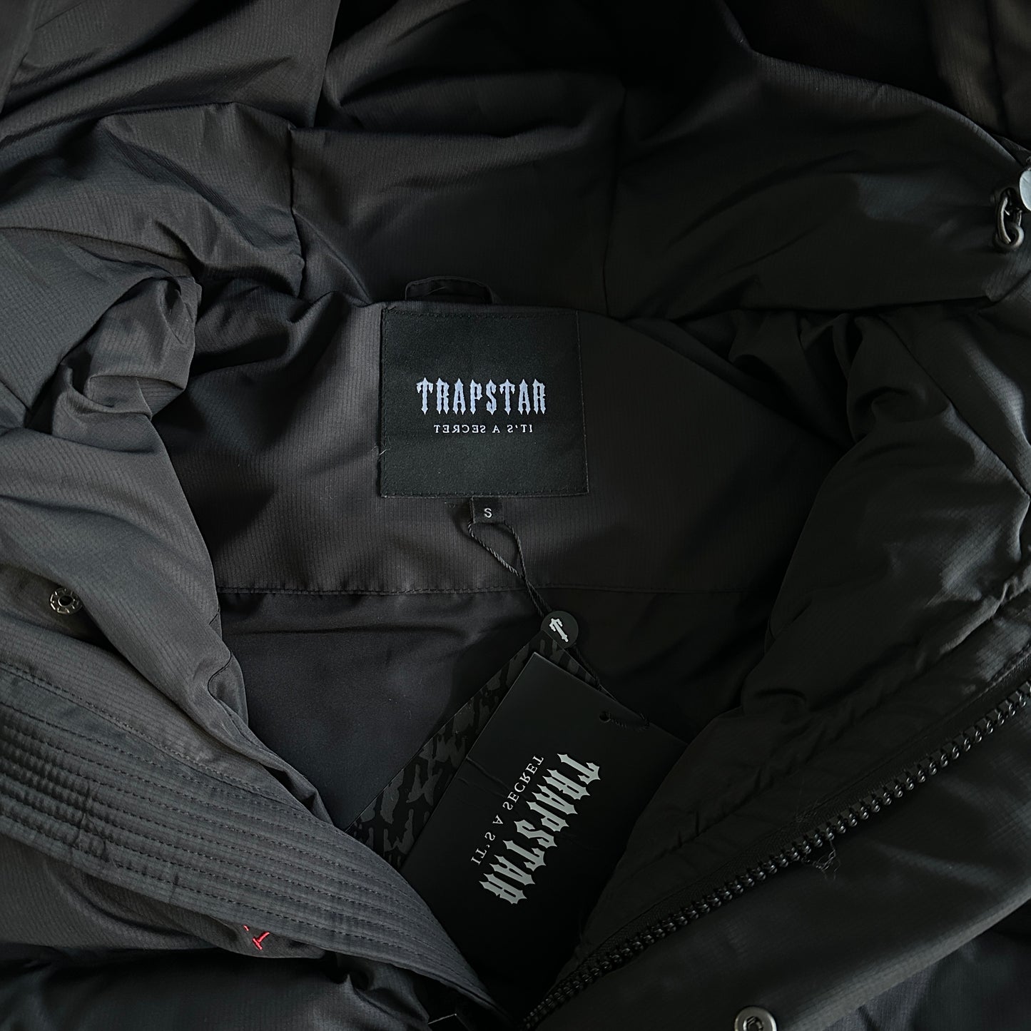 Trapstar Puffer Jacket “Black Red”