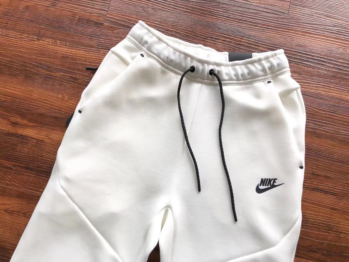 Nike Tech Fleece “White”