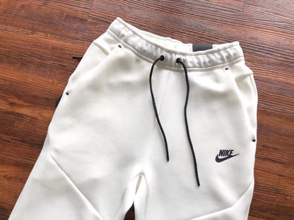Nike Tech Fleece “White”