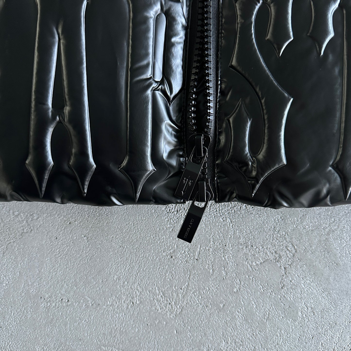Trapstar Embossed Puffer Jacket “Black”