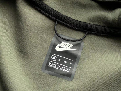 Nike Tech Fleece “Green”
