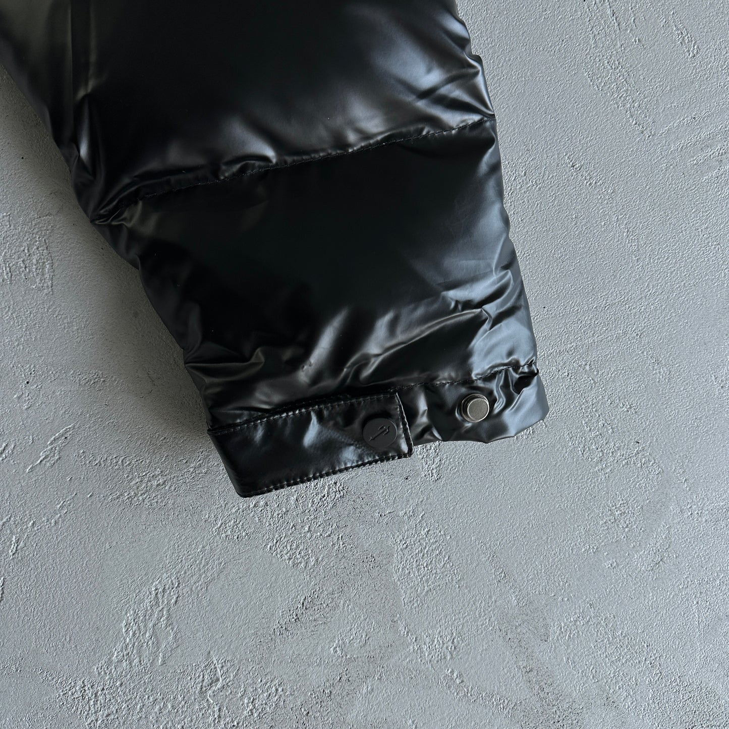 Trapstar Embossed Puffer Jacket “Black”