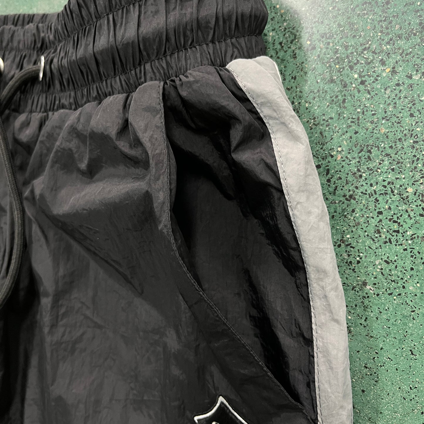 Conjunto Trapstar Shellsuit “Black White”