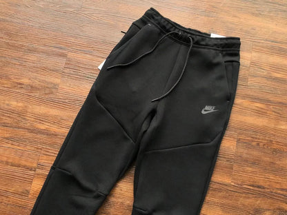 Nike Tech Fleece “Black”
