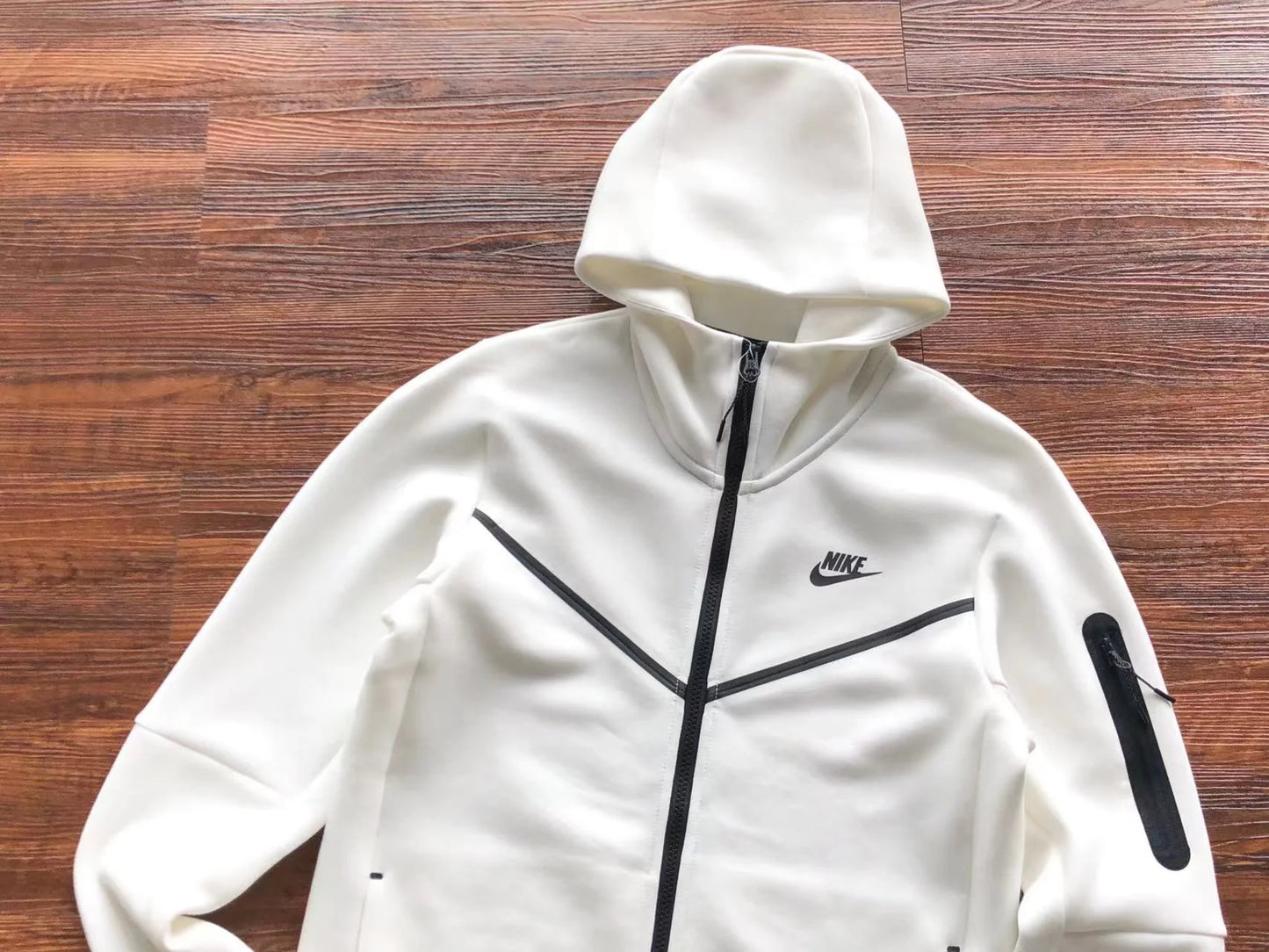 Nike Tech Fleece “White”