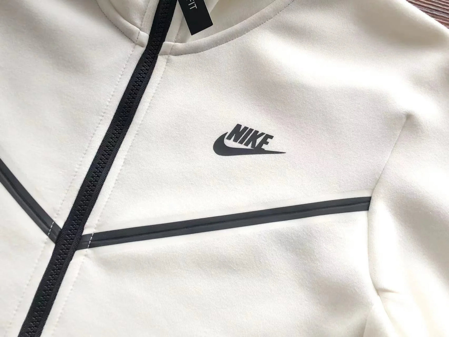 Nike Tech Fleece “White”