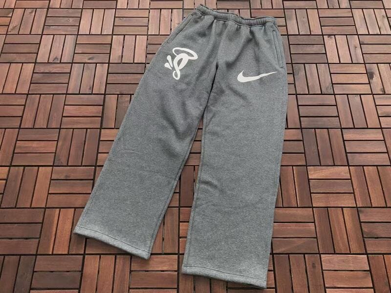 Calça Syna World x Nike Solo Swoosh