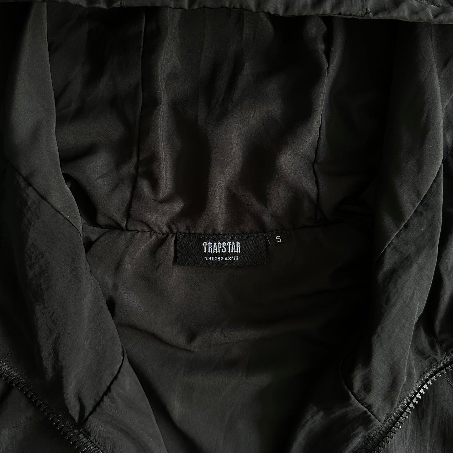 Conjunto Trapstar Football Shellsuit “Black”