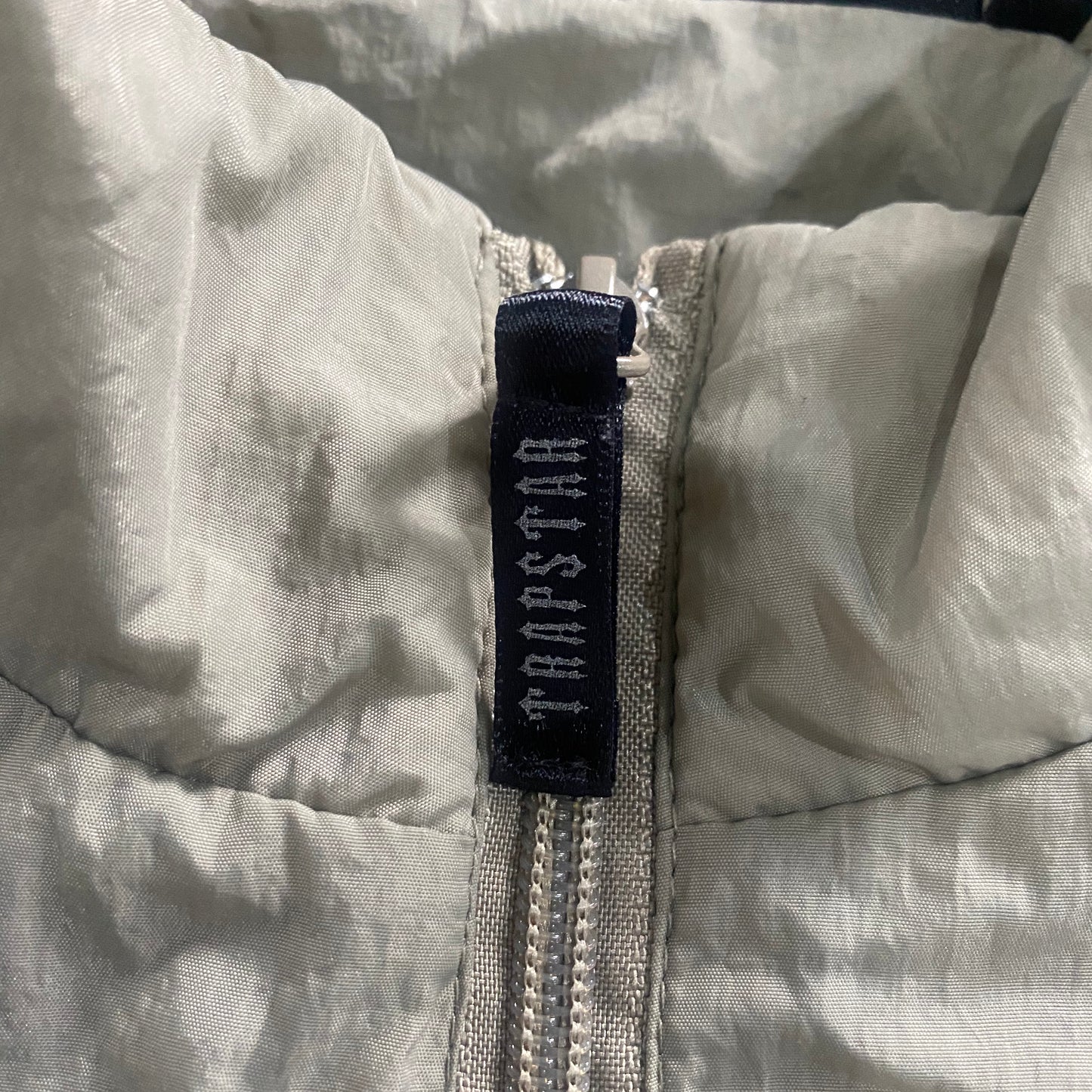 Conjunto Trapstar Shellsuit “Beige”