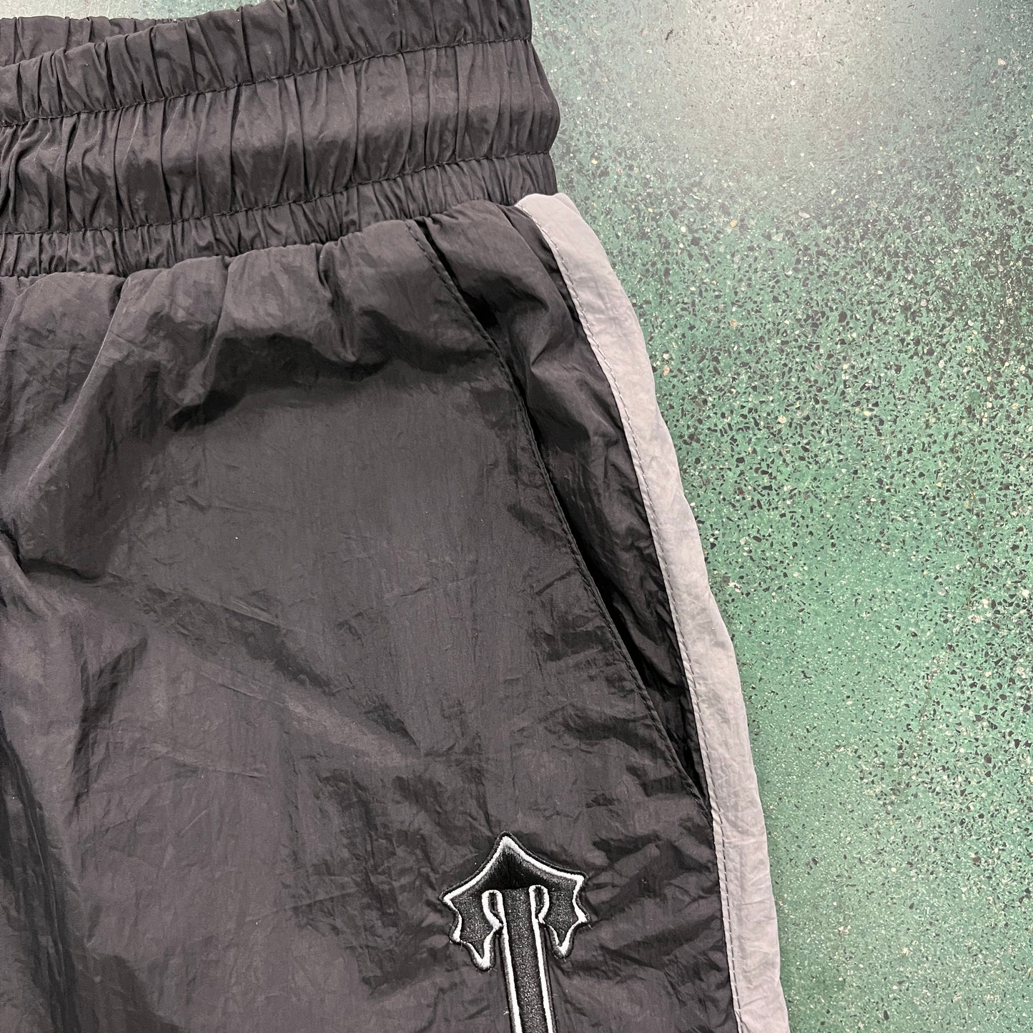 Conjunto Trapstar Shellsuit “Black White”