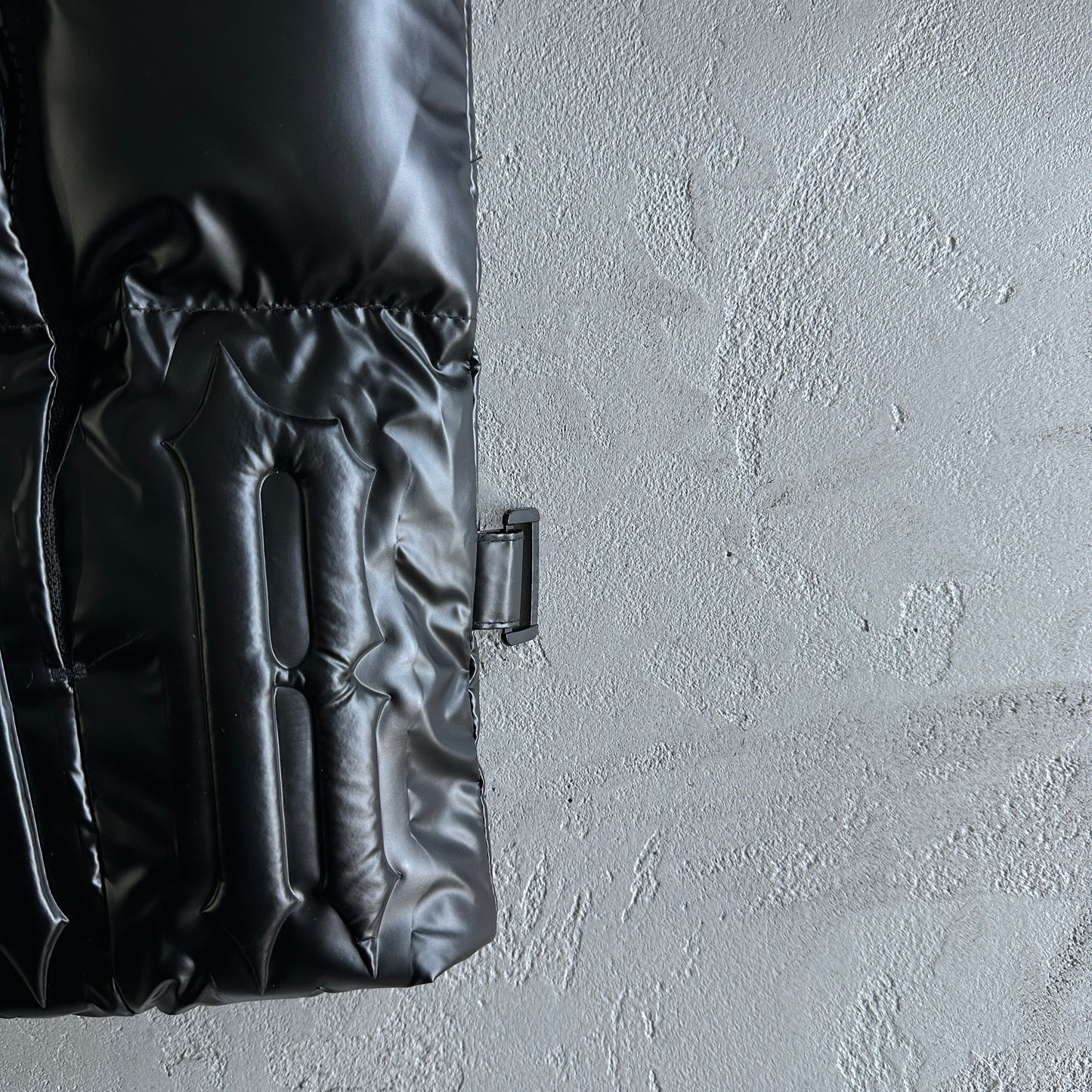 Trapstar Embossed Puffer Jacket “Black”