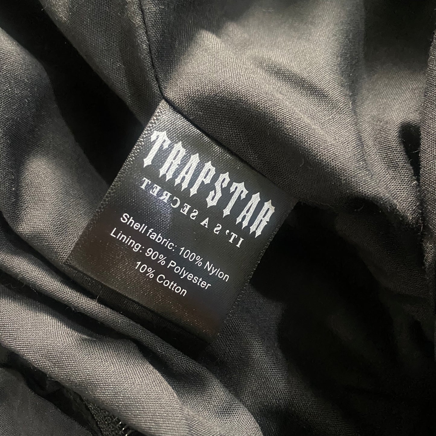 Conjunto Trapstar Shellsuit “Black Green”
