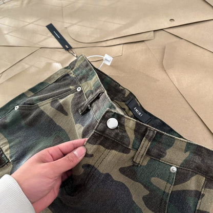 Calça Jeans Amiri “Camuflada”