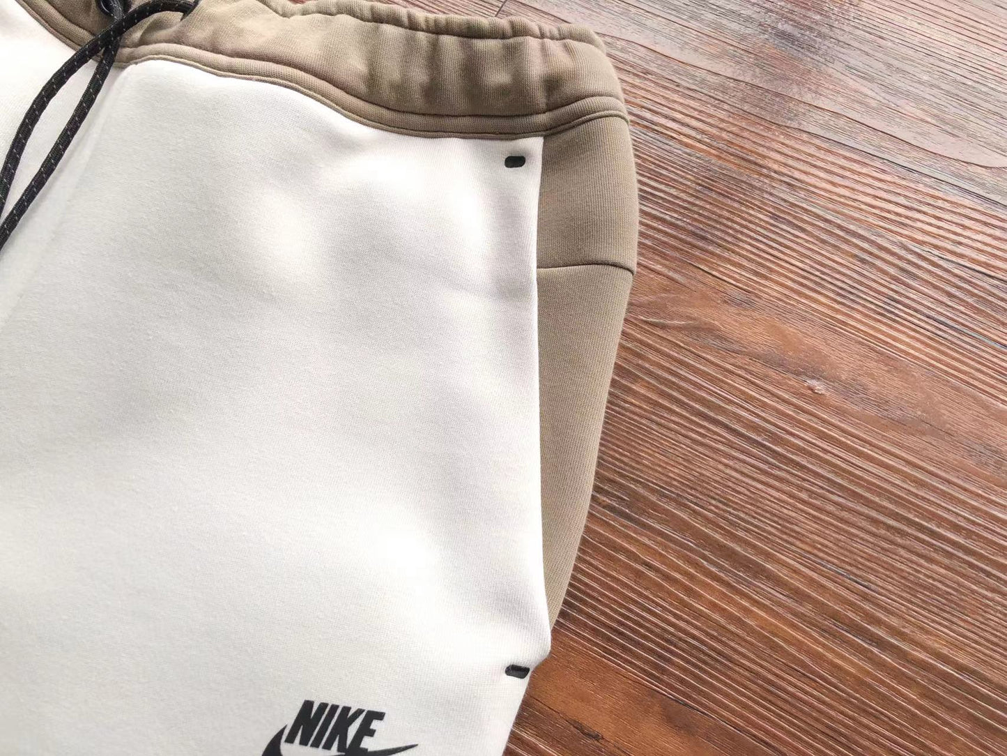 Nike Tech Fleece “Beige White”
