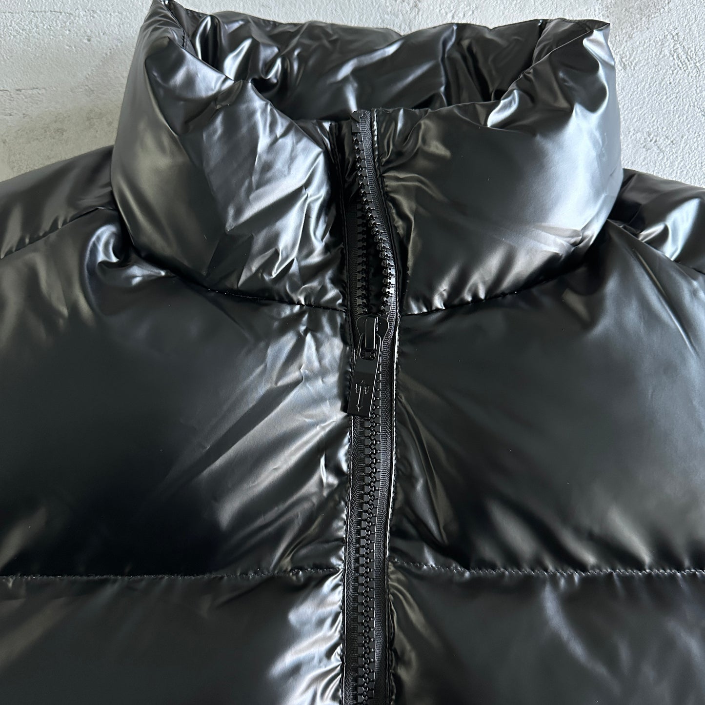 Trapstar Embossed Puffer Jacket “Black”
