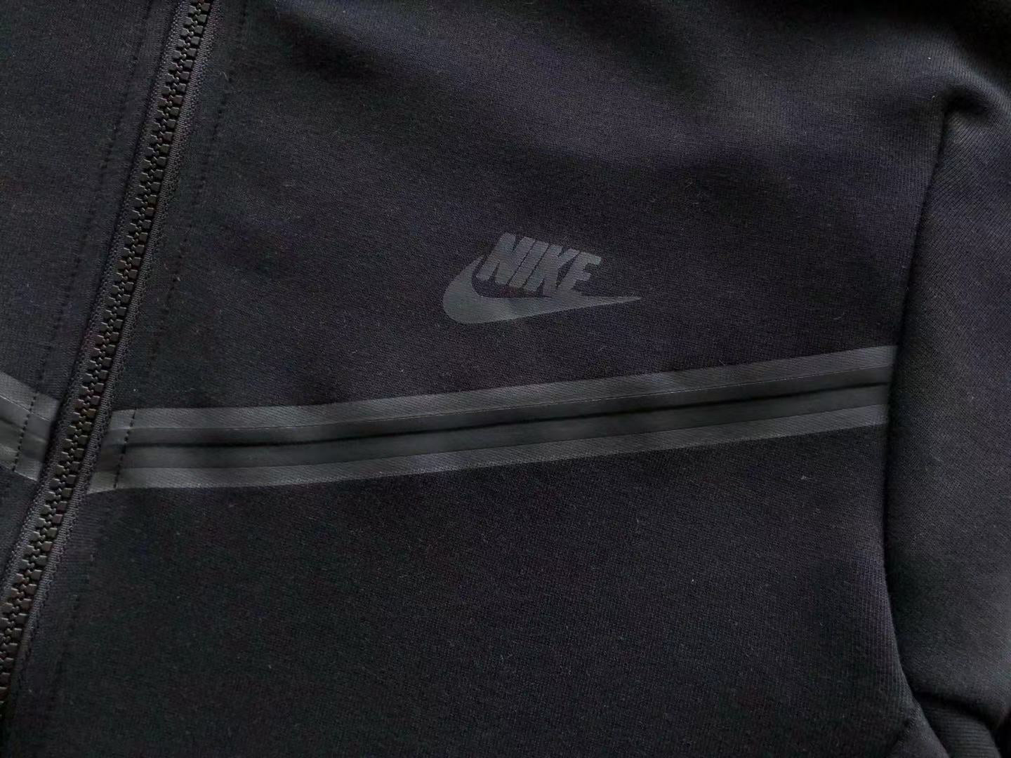 Nike Tech Fleece “Black”