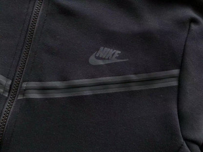 Nike Tech Fleece “Black”