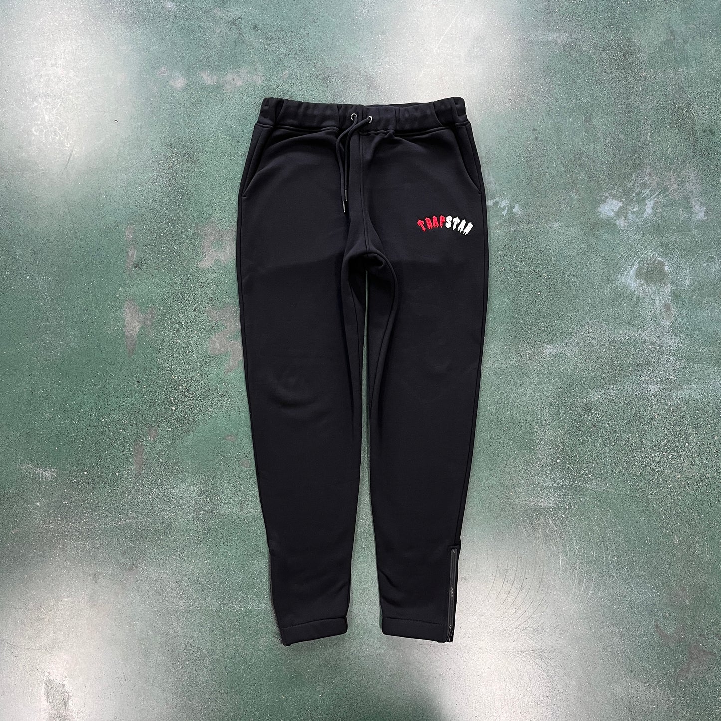 Conjunto Trapstar Hoodie “Black Red”