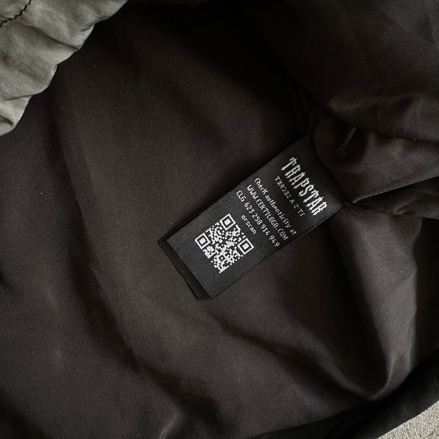 Conjunto Trapstar Football Shellsuit “Black”