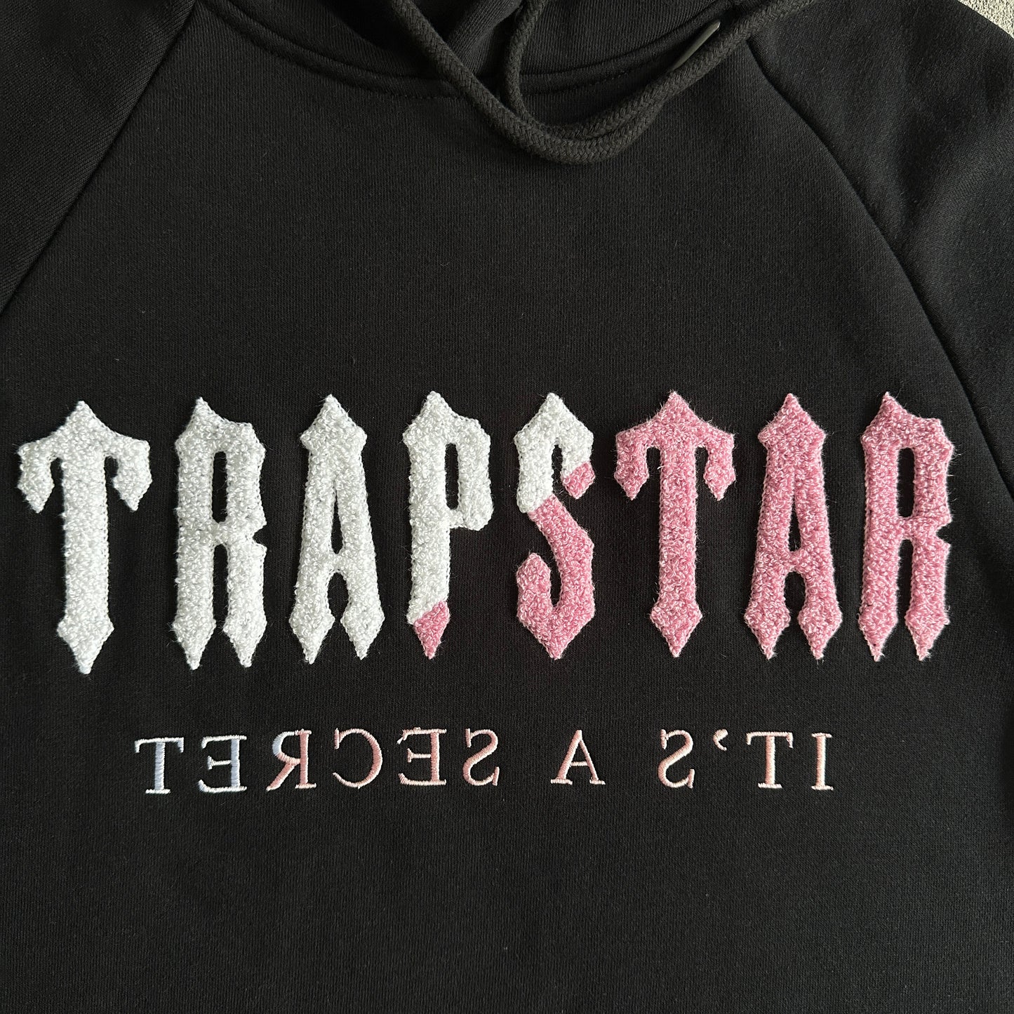Decoded Chenille Hoodie “Black Pink”