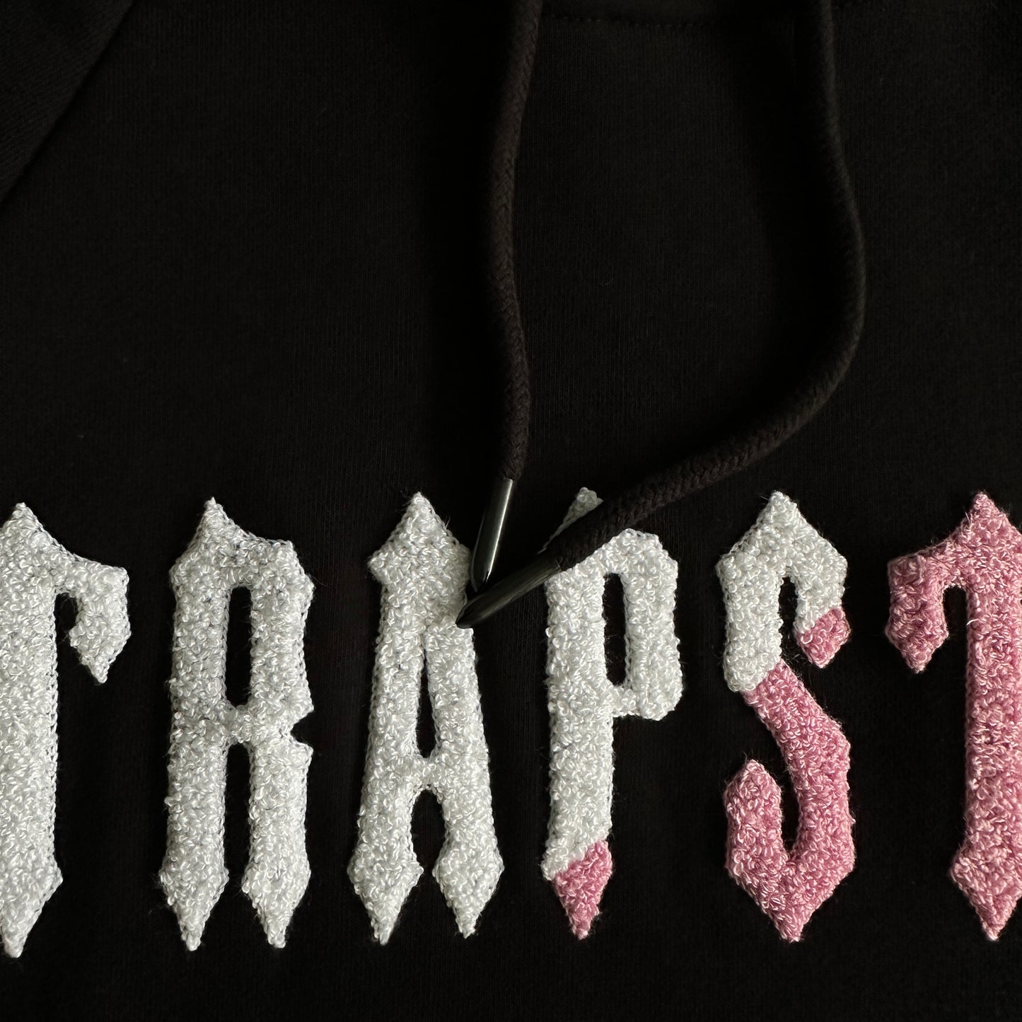 Decoded Chenille Hoodie “Black Pink”