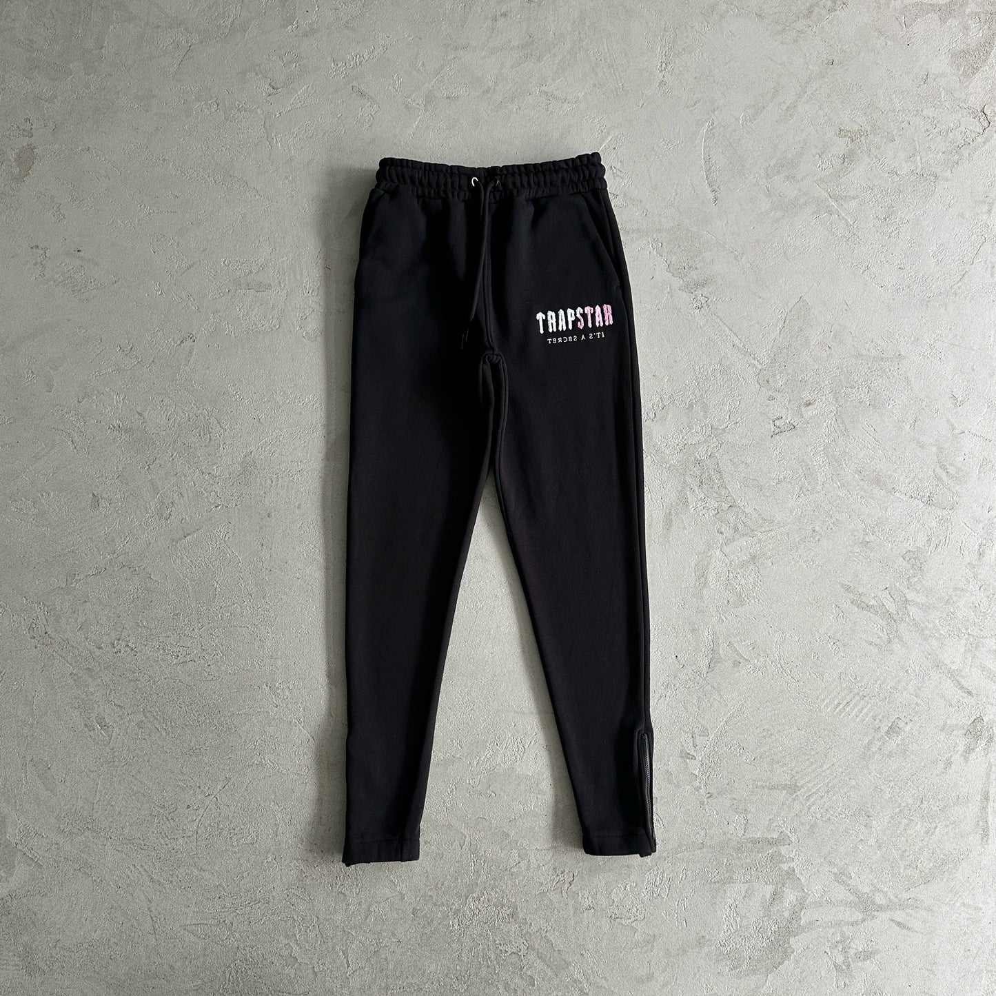 Decoded Chenille Hoodie “Black Pink”
