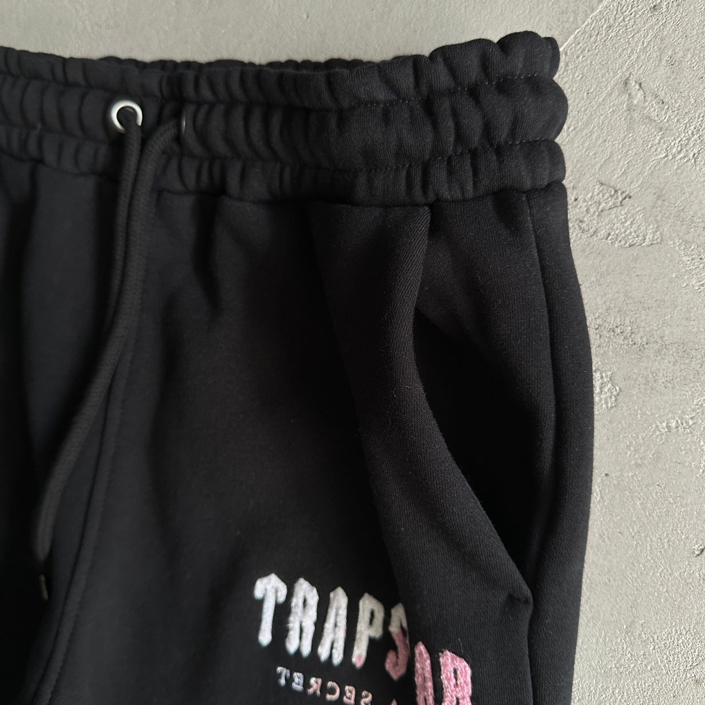 Decoded Chenille Hoodie “Black Pink”
