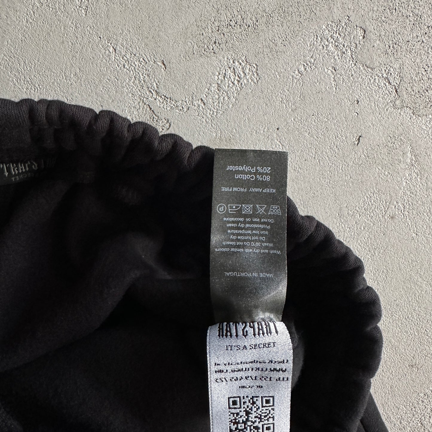 Decoded Chenille Hoodie “Black Pink”