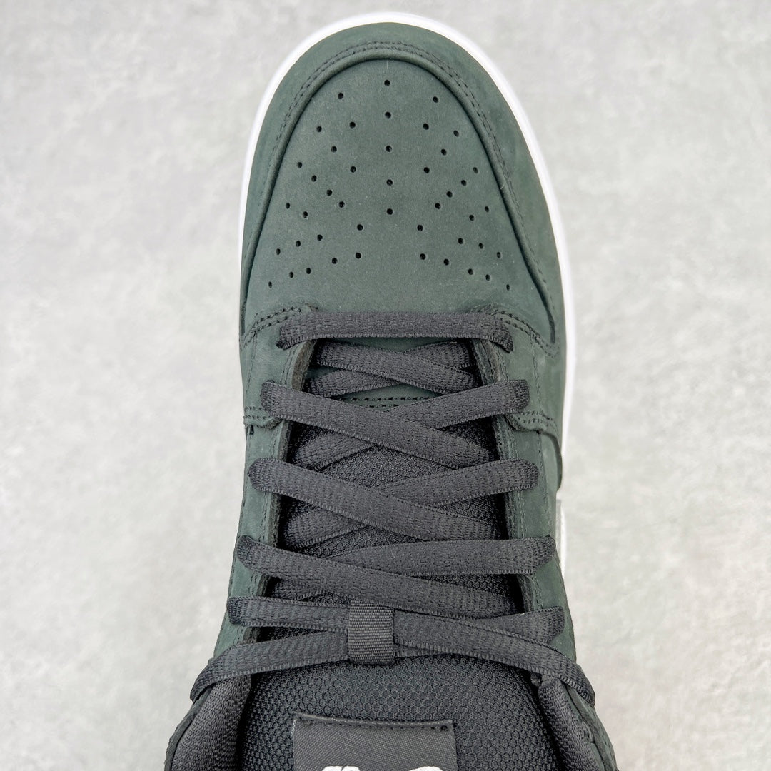 SB Dunk Low “Black Gum”