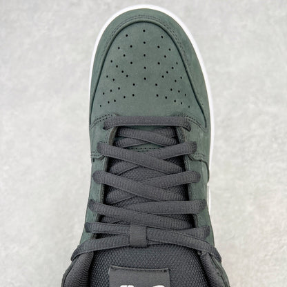 SB Dunk Low “Black Gum”