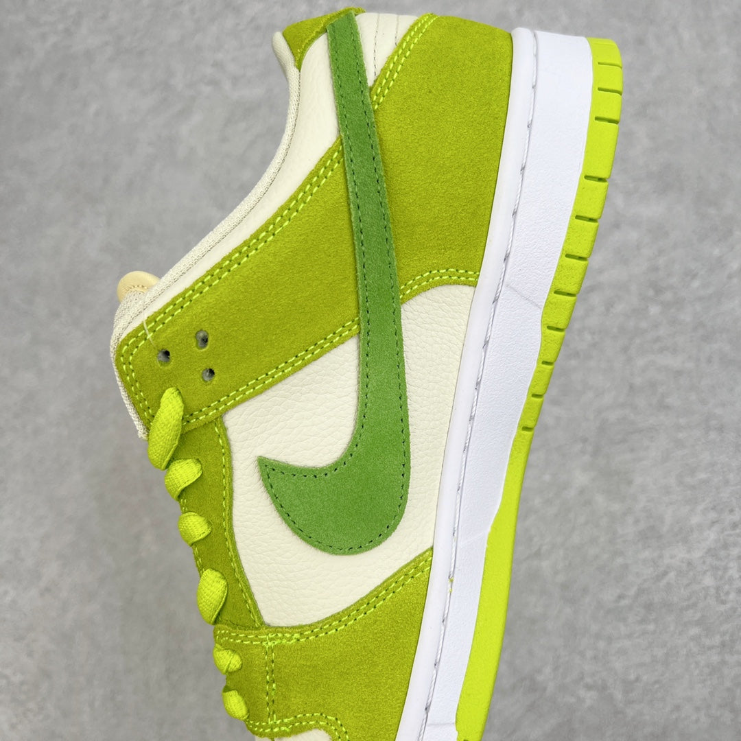 SB Dunk Low “Apple Green”