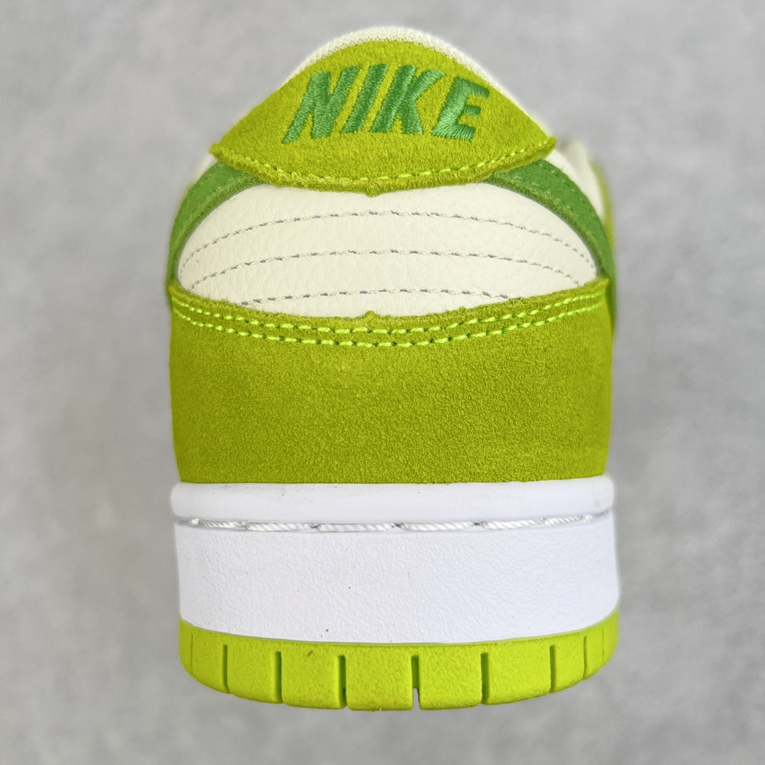 SB Dunk Low “Apple Green”