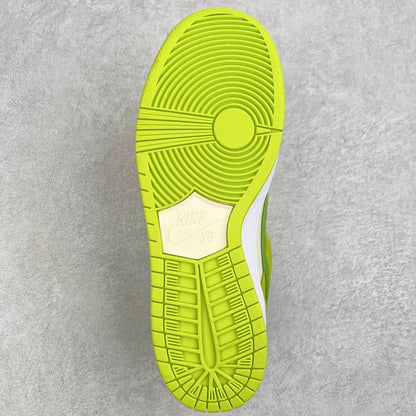 SB Dunk Low “Apple Green”