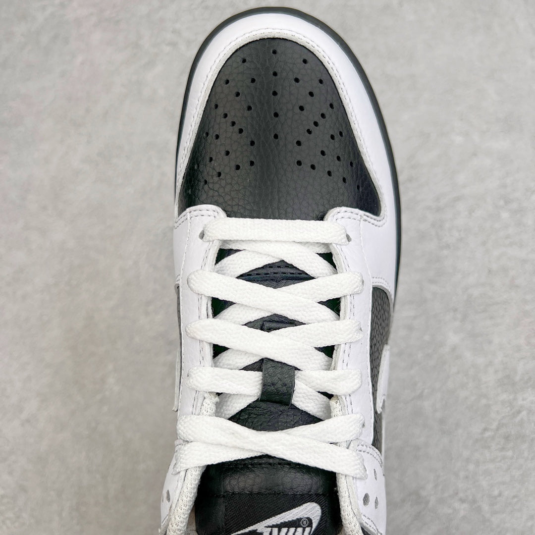 Dunk Low “Reverse Panda”
