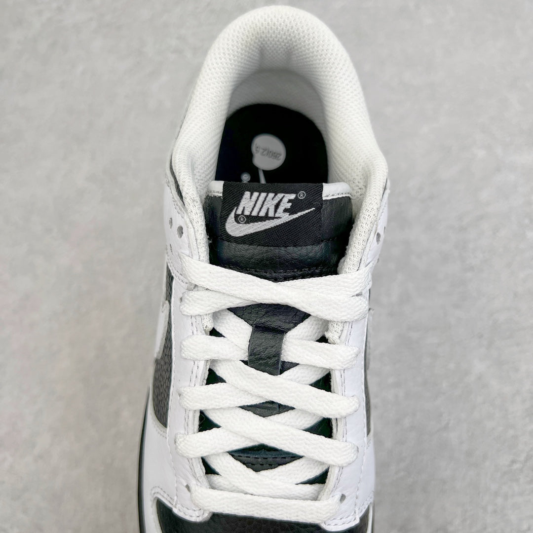 Dunk Low “Reverse Panda”