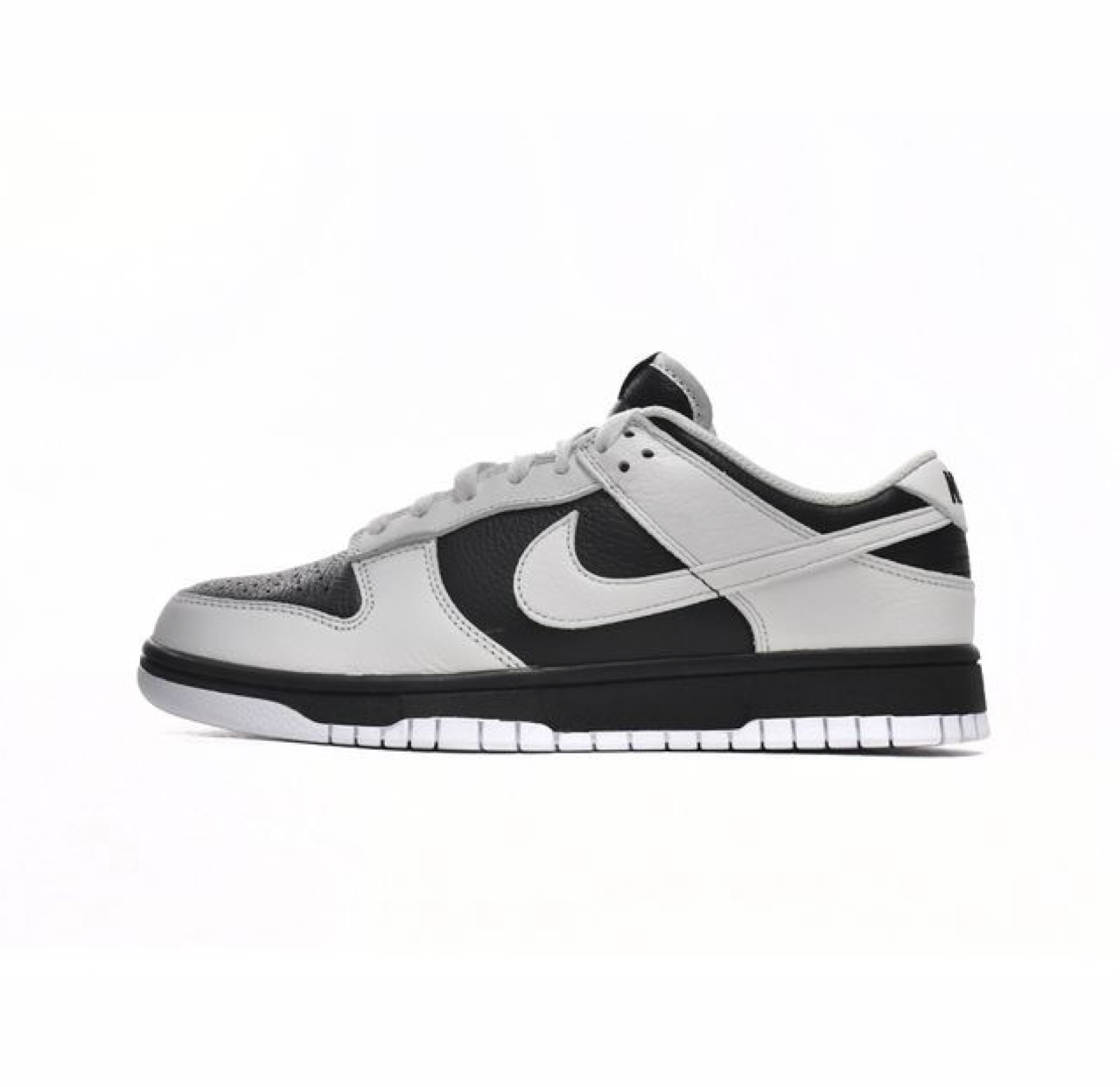 Dunk Low “Reverse Panda”