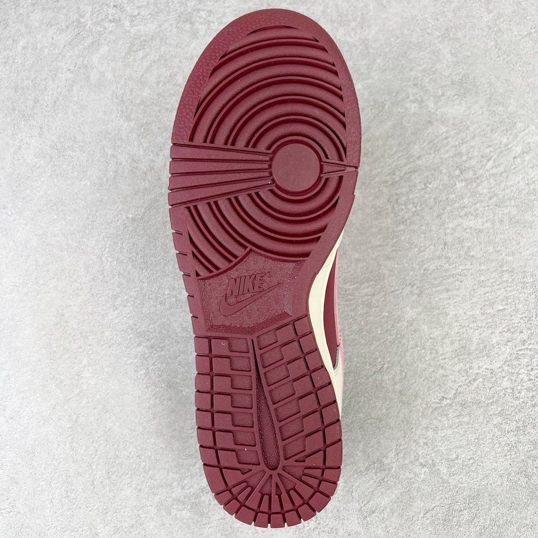 Dunk Low “Valentines Day”
