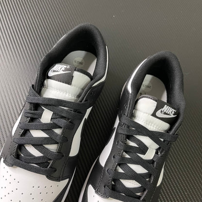 Dunk Low “Panda”