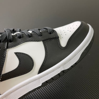 Dunk Low “Panda”