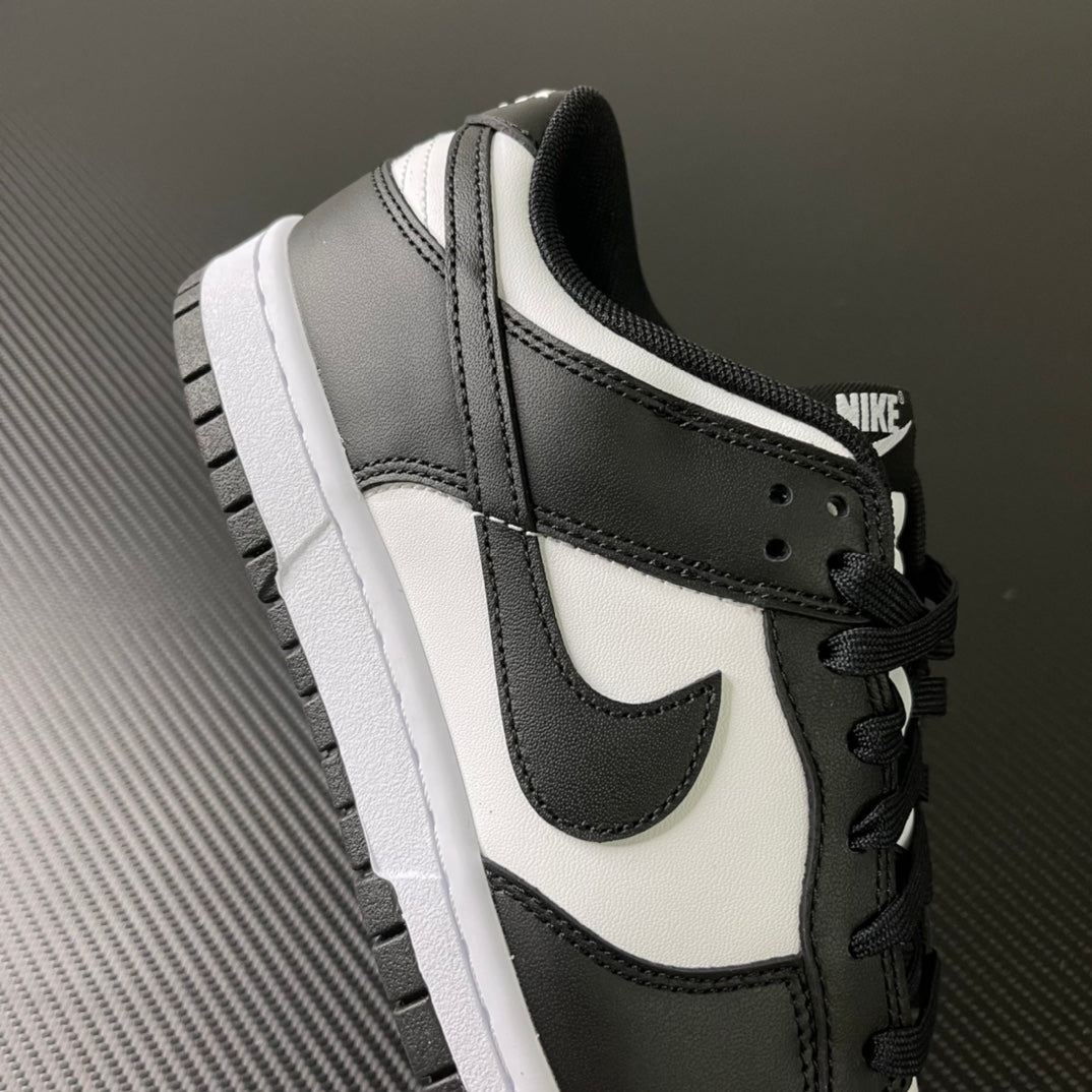 Dunk Low “Panda”